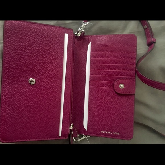 Michael Kors Phone Crossbody Bag - Picture 6 of 7